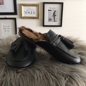NEW without tags
Faux-Fur Tassel Mules